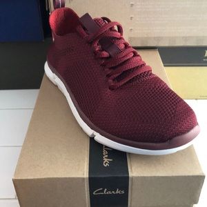 Brand New Clark’s Triken Run Brick Red US9 size
